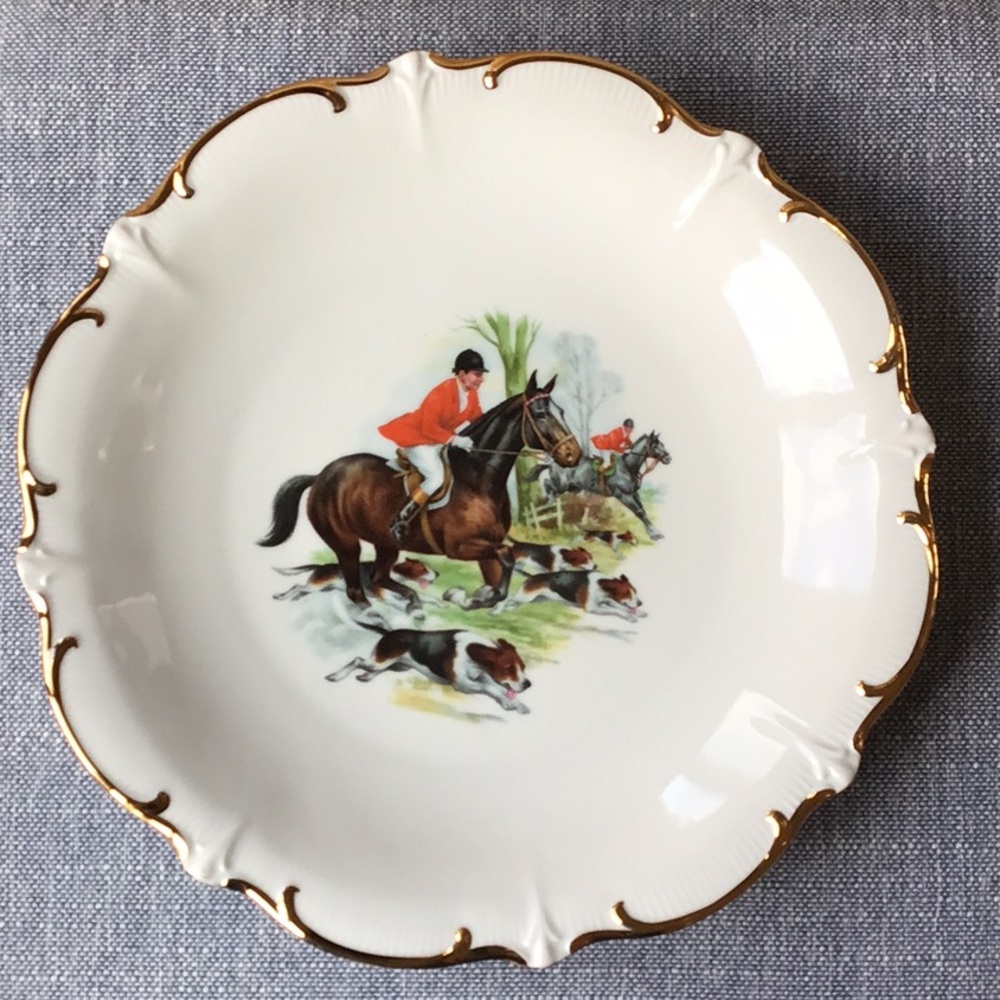 Vintage Equestrian Fox‎ Hunt Porcelain Plate with Gold Trim Horse Dogs Germany